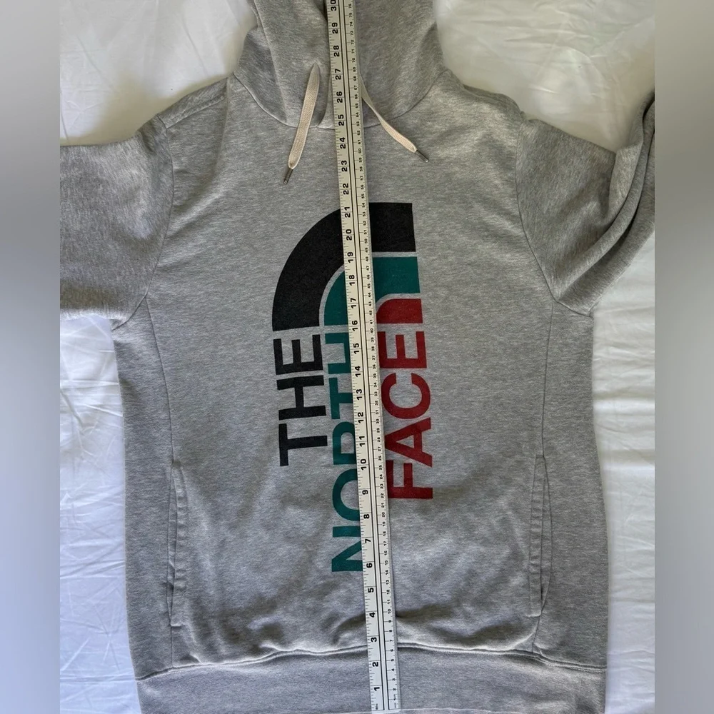 The North Face Hoodie Men’s M Gray Logo Pullover Sweatshirt Kangaroo Pocket